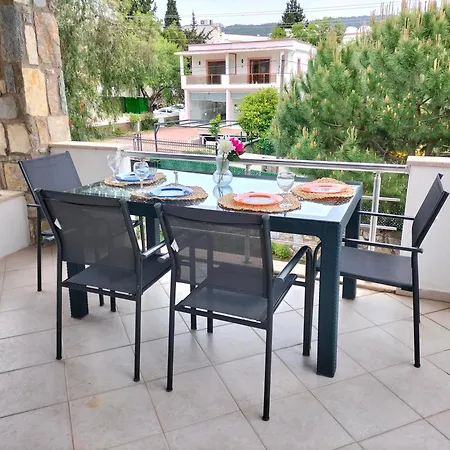 Apartamento Two Bedroom Flat At - Upper Floor *