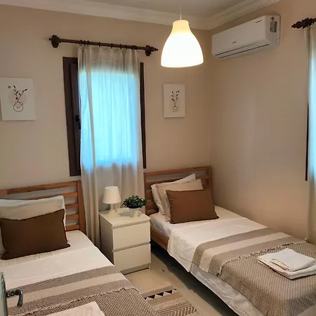 Apartamento Two Bedroom Flat At - Upper Floor *