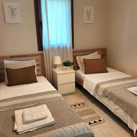 Two Bedroom Flat At - Upper Floor Apartamento